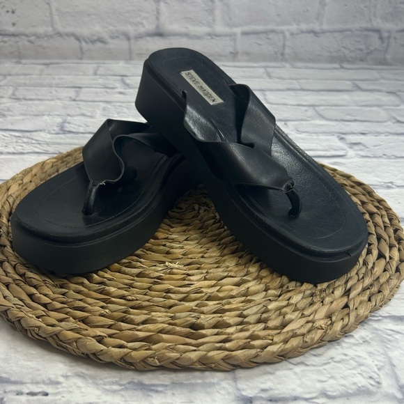 Steve Madden Black Leather Platform Sandals/Flip Flops. - Picture 1 of 10